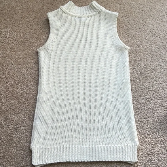 V Neck sweater vest. Size XS from Kate and Mallory. Great condition - Picture 3 of 4